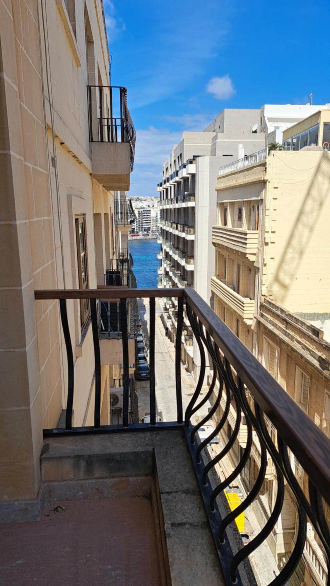 Sea View Apartment *